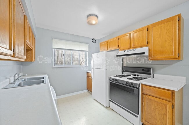 Building Photo - 5520 Bosworth Pl