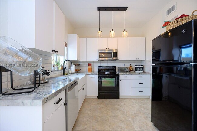 Foto del edificio - 17815 NW 74th Ct