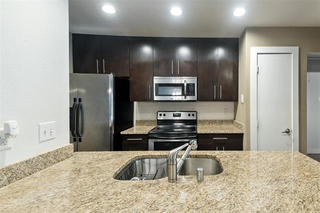 Foto del edificio - 5806 Birchbrook Dr