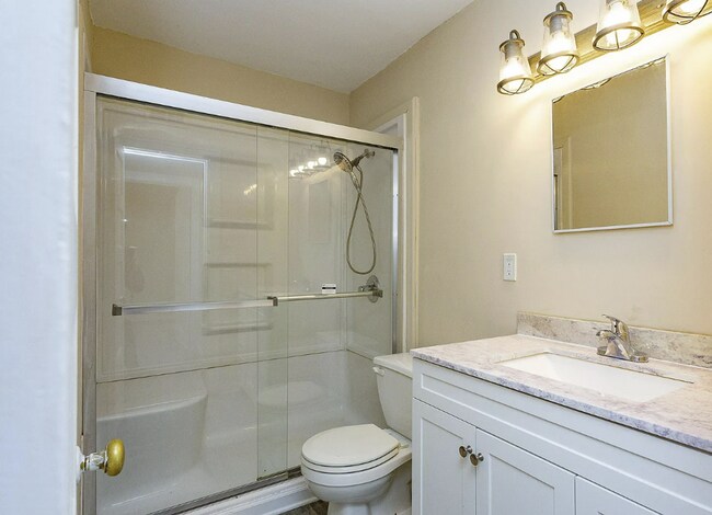 Foto del edificio - Newly Renovated 3 Bedroom