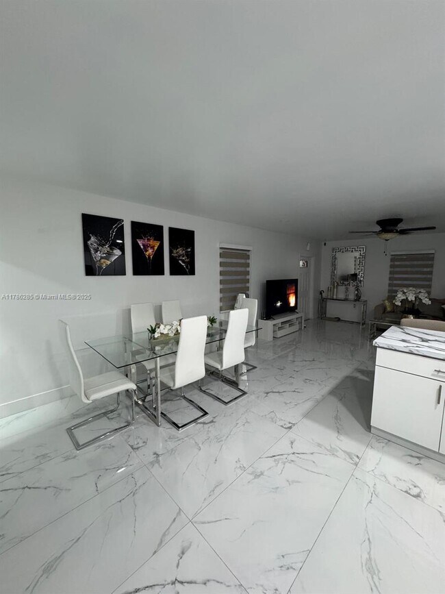 Foto del edificio - 72 NW 171st St