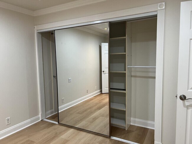 Foto del edificio - 1504 McCoy Ave