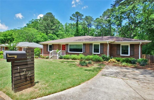 Building Photo - 176 Park Dr