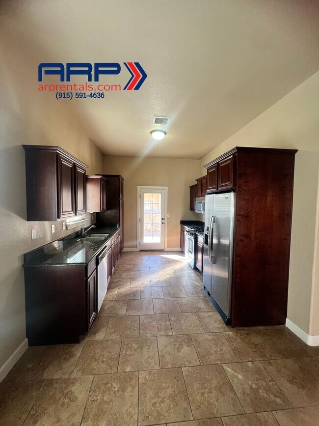Foto del edificio - Beautiful East Side Home in a Gated Community