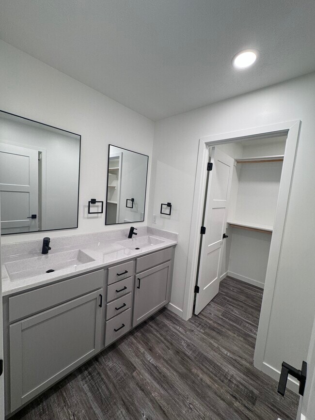 Foto del edificio - 202 E Plum St