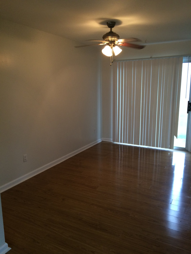 Building Photo - 1317 Kenilwood Way