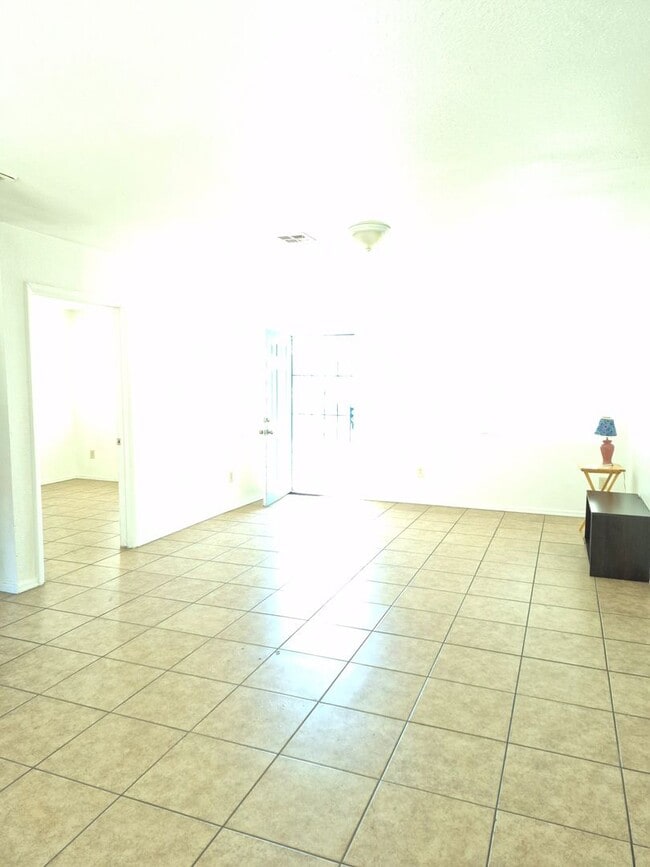 Photo - Refreshed 3 Bed/2 Bath Duplex Apartment