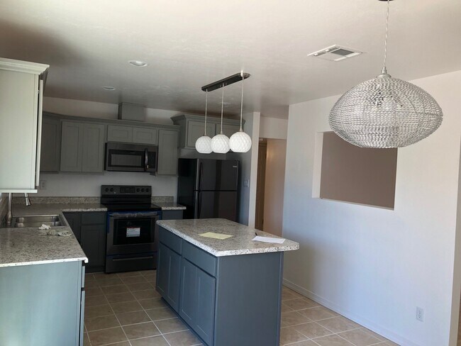 Foto del edificio - Country Club Estates Remodeled cutie