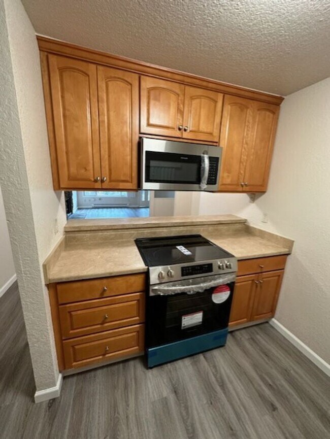 Building Photo - Don Miniken