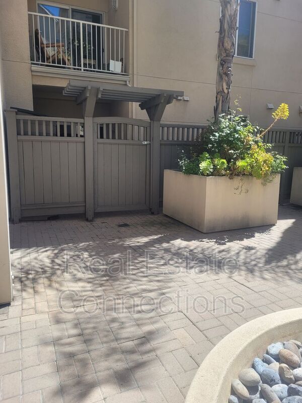 Foto del edificio - 2255 Showers Dr