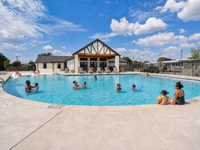 Building Photo - Villas de Mariposas