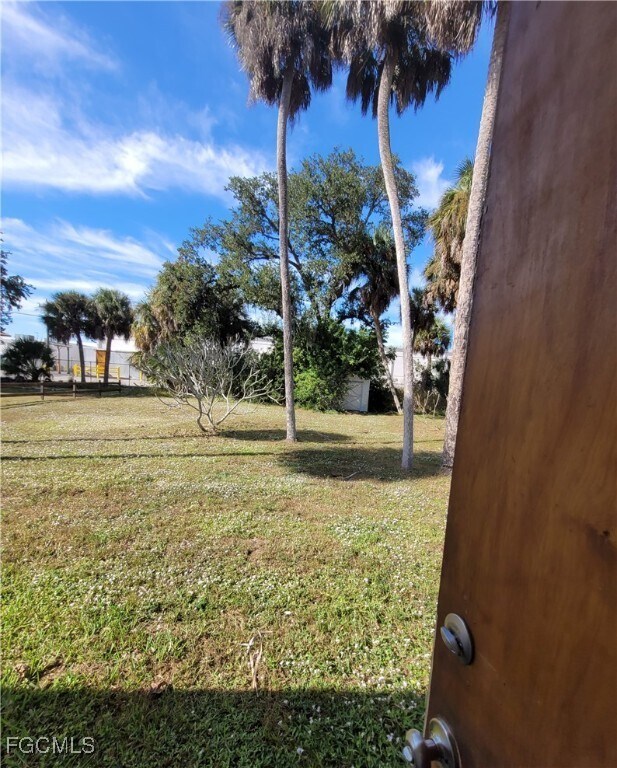 Building Photo - 1865 Lavonia Ln