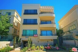 Building Photo - 12234 Montana Ave
