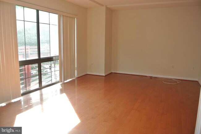 Foto del edificio - 7923 Eastern Ave NW