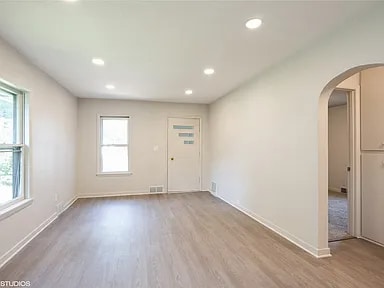 Foto del edificio - 3215 E 8th St