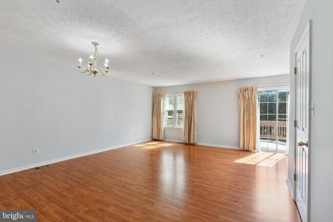 Building Photo - 4255 Star Cir