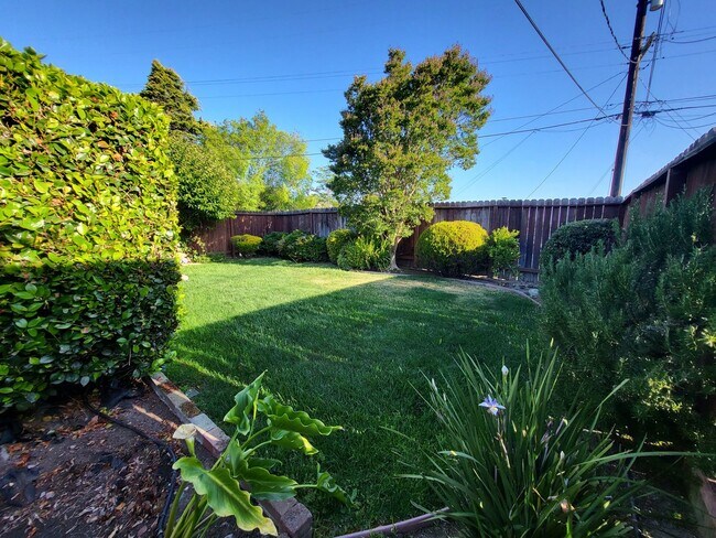 Foto del edificio - Single Story home located in El Sobrante, ...