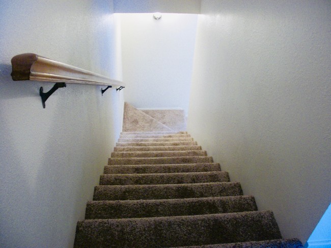 Building Photo - 3904 Englewood Cir