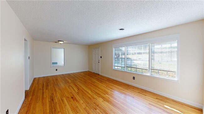Building Photo - 5450 Lusann Dr