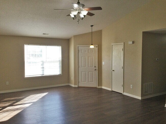 Building Photo - 2330 Lakecrest Drive