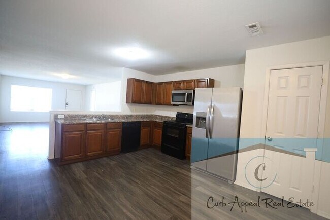 Building Photo - Spacious 4 bed, 2 bath home - Nettleton