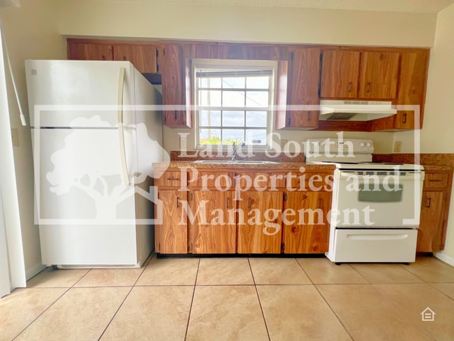 Building Photo - 5857 Charlton Dr