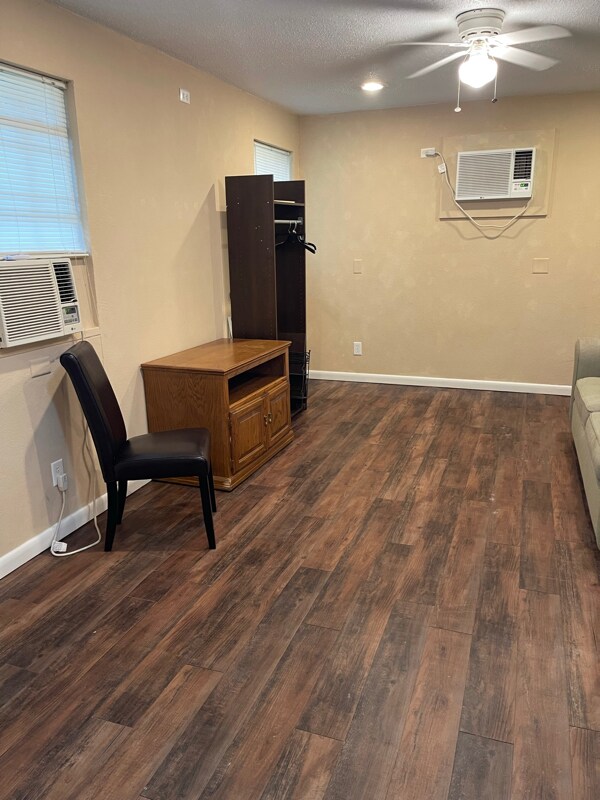 Foto del edificio - 6373 Bay Rd
