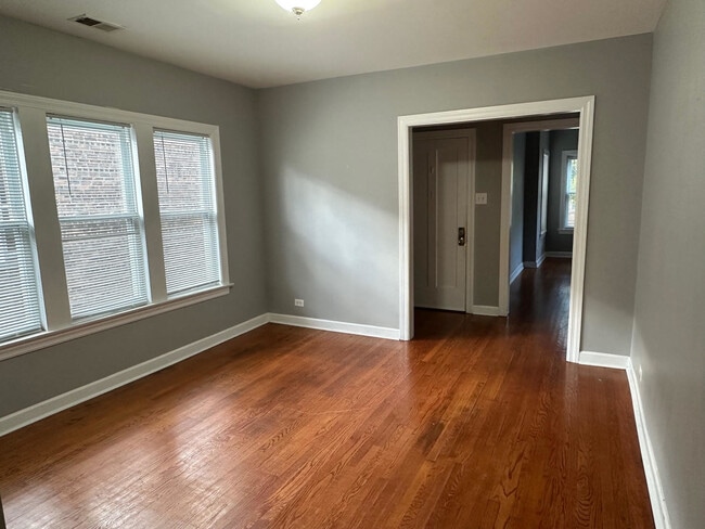 Building Photo - 4129 W Barry Ave