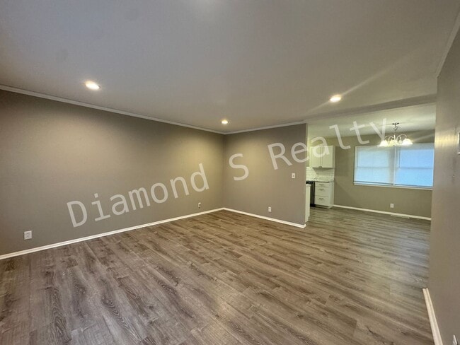 Building Photo - 2202 S Prospect Ct