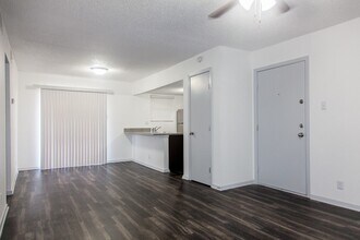 Building Photo - 8001 Gessner Dr