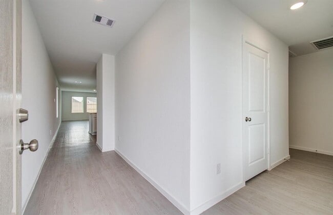 Building Photo - 18037 le gotte