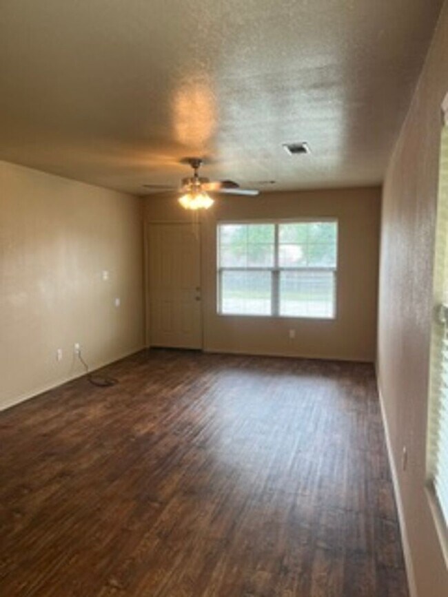 Foto del edificio - Scott-5124 South 29th Duplex