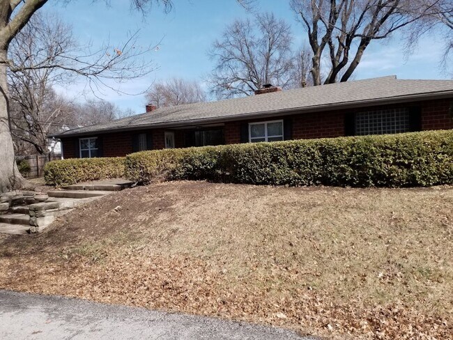 Building Photo - COMING SOON! Large Northland home for rent...