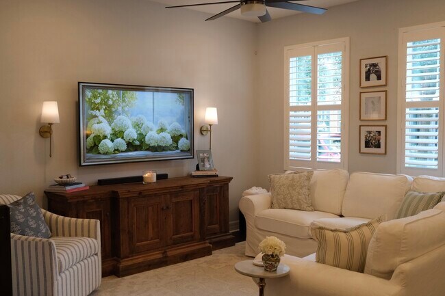 Foto del edificio - 689 Oak Lake Ln