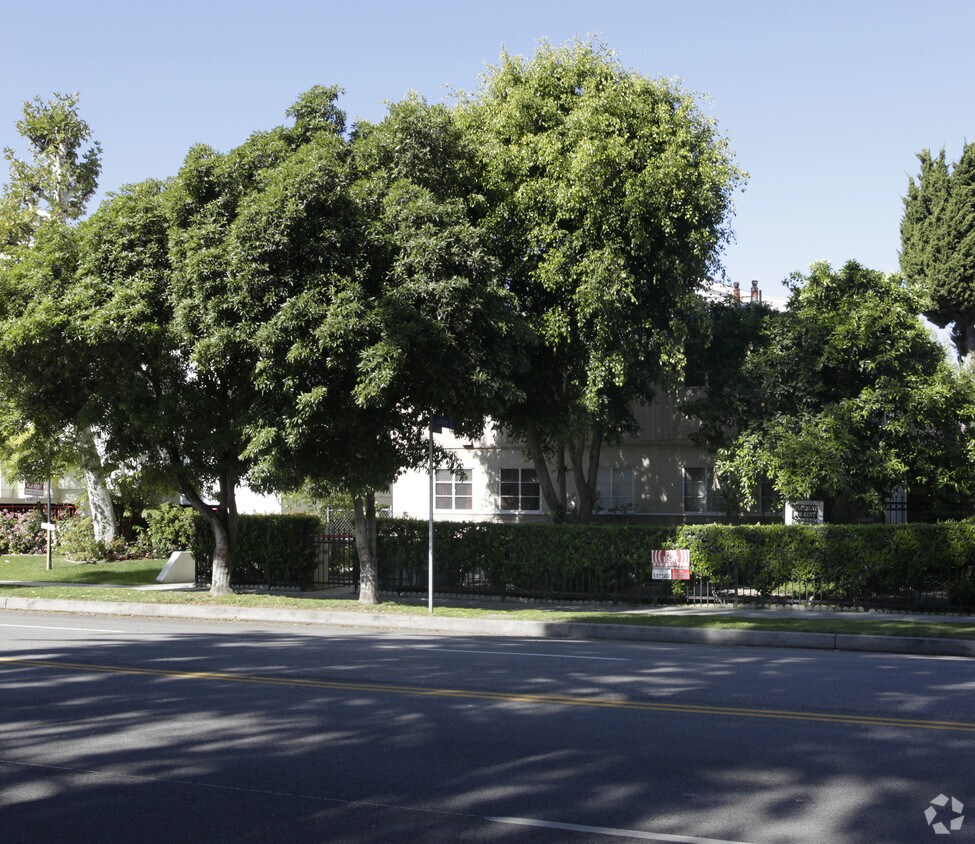 Building Photo - 4503 Fulton Ave