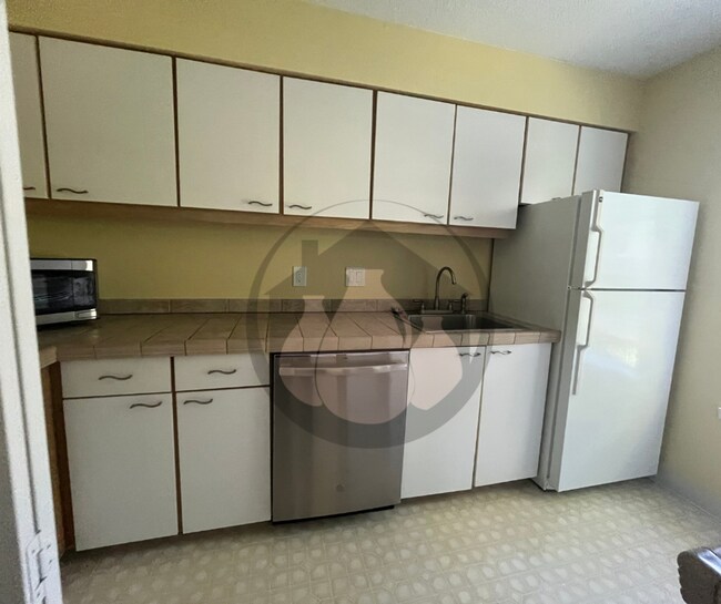 Foto del edificio - Charbonneau Area-  Spacious upstairs unit