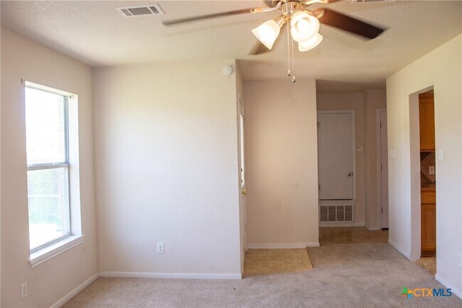 Building Photo - 310 Janelle Dr