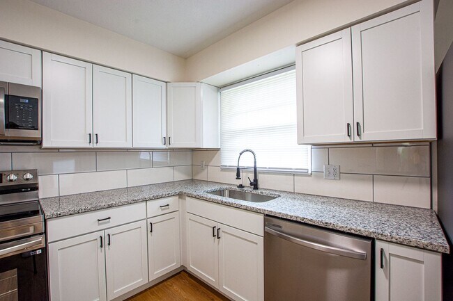 Foto del edificio - 3 Bedroom / 2 Bath Home with Finished Basment and Washer/Dryer!