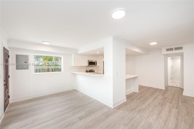 Foto del edificio - 230 Sunrise Dr