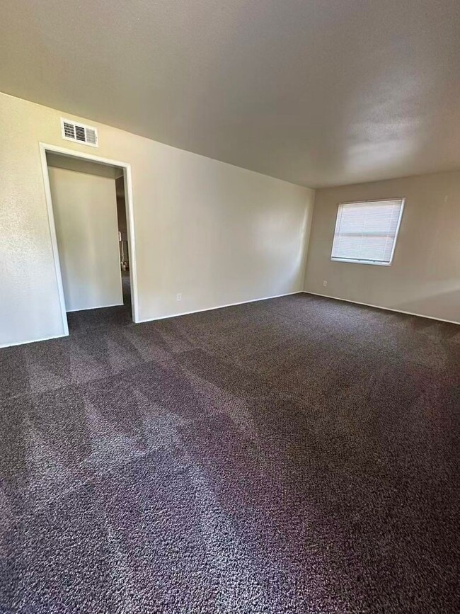 Building Photo - Newly Renovated 3 Bedroom House in Dallas