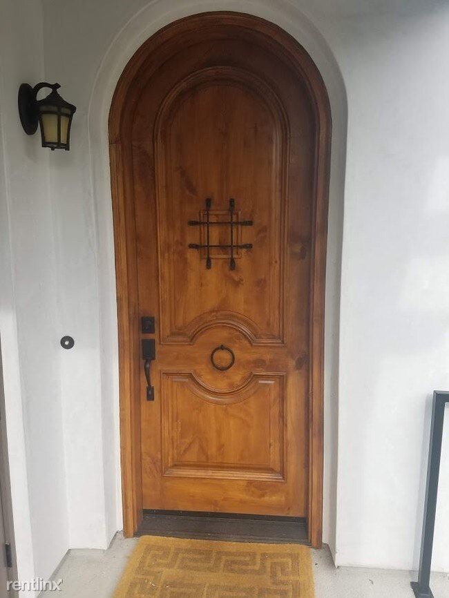 Foto del edificio - 93 N Sierra Bonita Ave