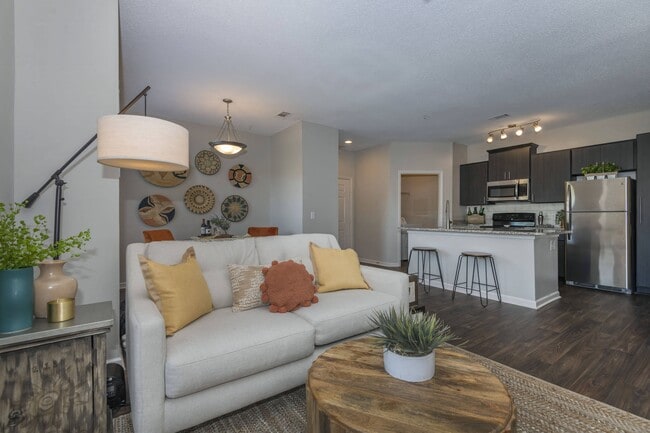 Foto del edificio - Seasons at Umstead Apartment Homes