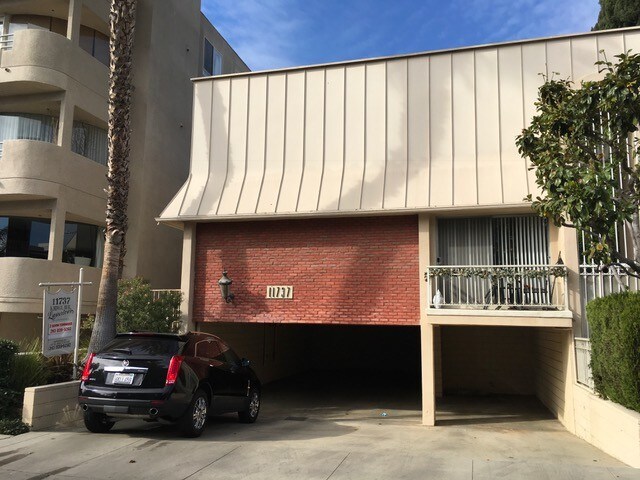 Primary Photo - 11737 Kiowa Ave
