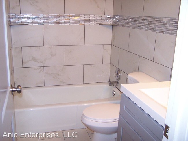 Foto del edificio - 1 br, 1 bath Apartment - 406 W Adams Avenue