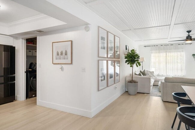 Building Photo - 232 Wellesley Dr