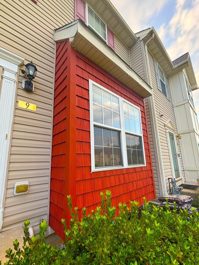Building Photo - 9 Hurst Ct