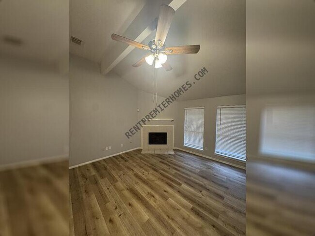 Foto del edificio - 16415 Great Forest Ct