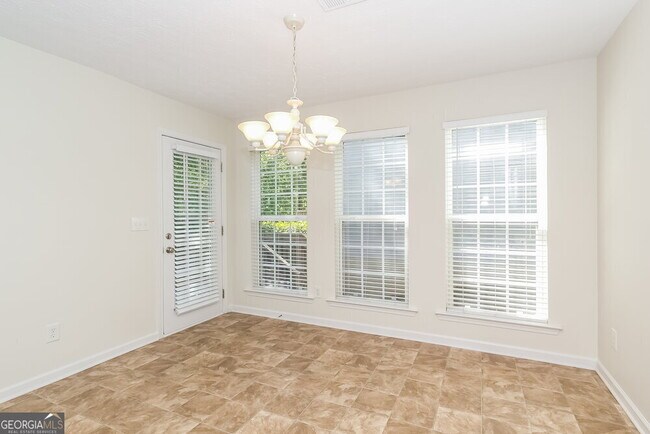 Foto del edificio - 43 Roxbury Ln