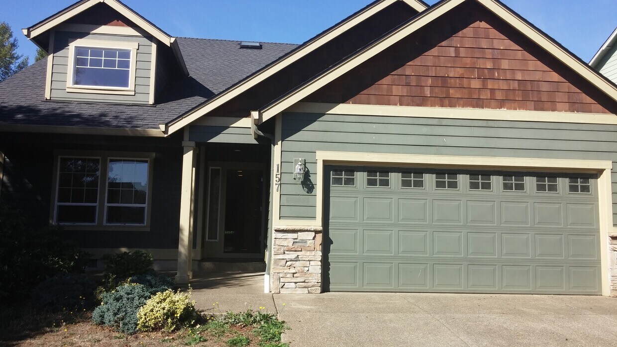 Primary Photo - VIDEOTOUR: Gorgeous Home on Quiet Culdesac...