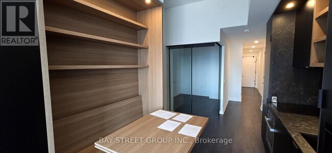 Photo du bâtiment - 55 Charles St E